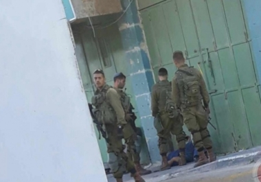 إصابة فلسطينيين اثنين إثر اعتداء العدو عليهما بالضرب في الخليل وشرق طولكرم